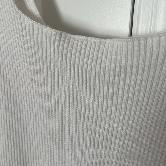 Abercrombie white cropped sweater tank size L - Picture 2 of 4